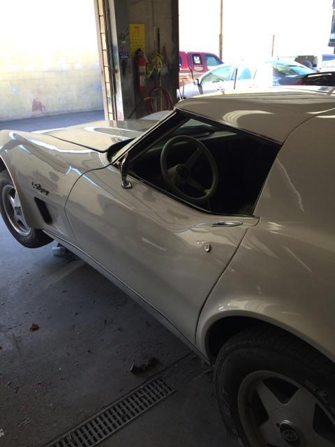 1974 White Chevrolet Corvette Coupe