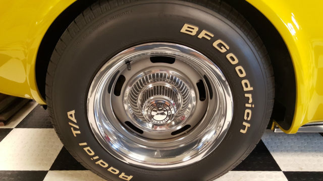 1971 Sunflower Yellow Chevrolet Corvette Coupe (T-Tops)