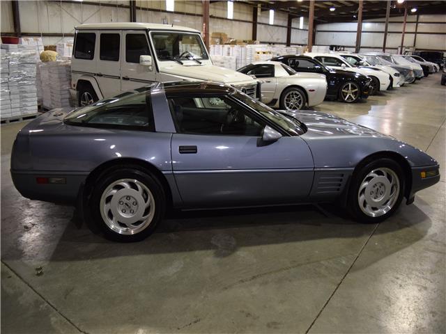 1991 Blue Chevrolet Corvette --