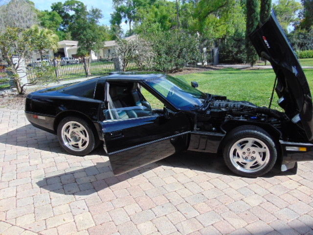 1990 Black Chevrolet Corvette Coupe