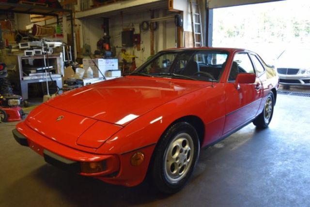 1988 Red Porsche 924 Coupe