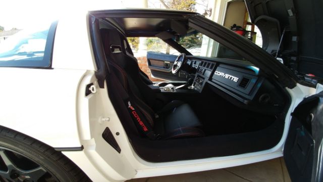 1989 White Chevrolet Corvette Coupe