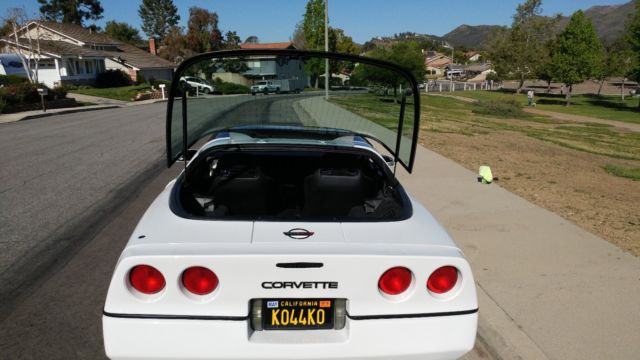 1989 White Chevrolet Corvette Coupe
