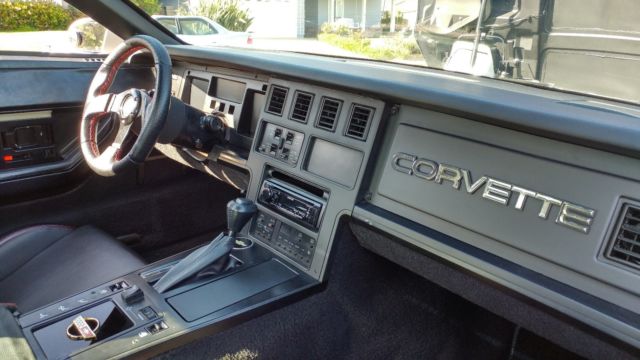1989 White Chevrolet Corvette Coupe