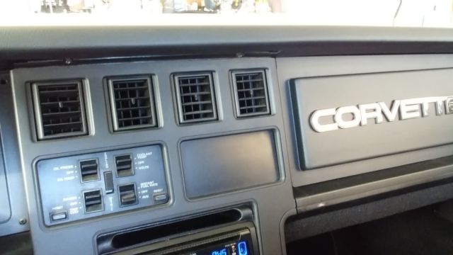 1989 White Chevrolet Corvette Coupe