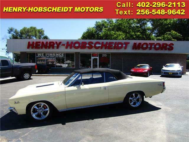 1967 Creme Chevrolet Chevelle --