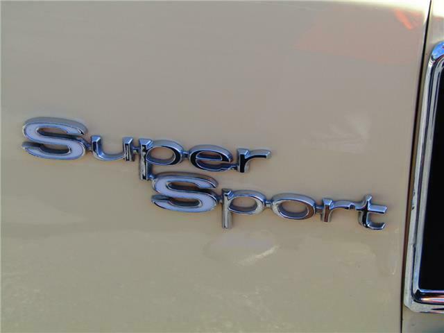 1967 Creme Chevrolet Chevelle --