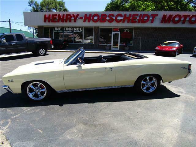 1967 Creme Chevrolet Chevelle --