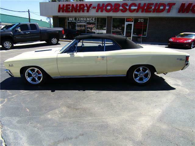1967 Creme Chevrolet Chevelle --
