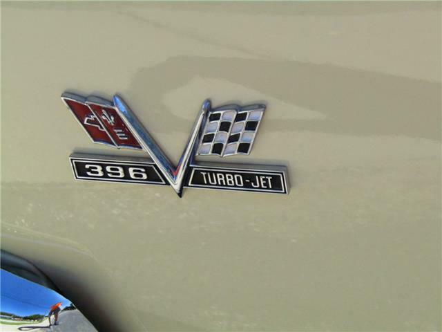 1967 Creme Chevrolet Chevelle --