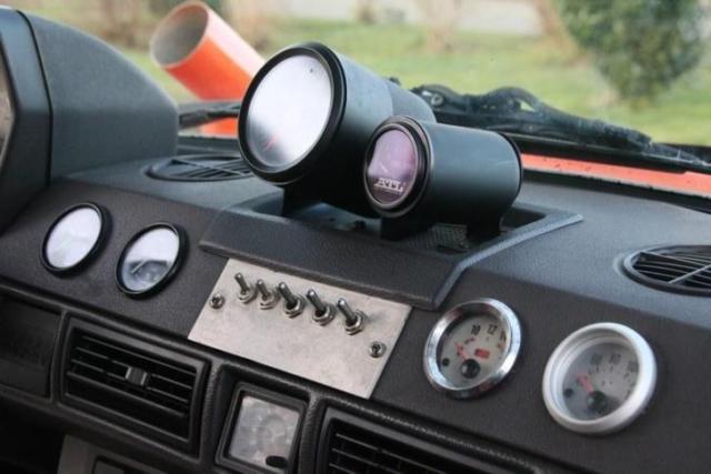 1973 Orange Land Rover Range Rover