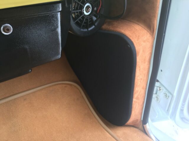 1971 Yellow and white Chevrolet C-10 Pick up