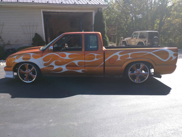 1994 Orange Chevrolet S-10 Extended Cab Pickup