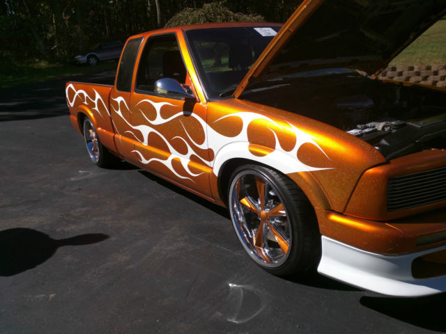 1994 Orange Chevrolet S-10 Extended Cab Pickup