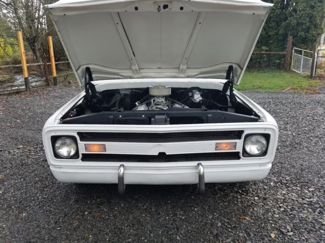 1970 White Chevrolet C-10 longbed