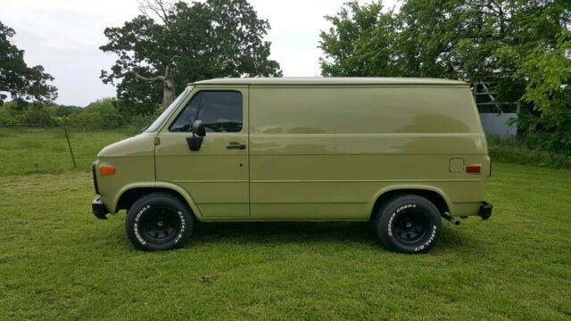 1991 Green Chevrolet G20 Van Short body