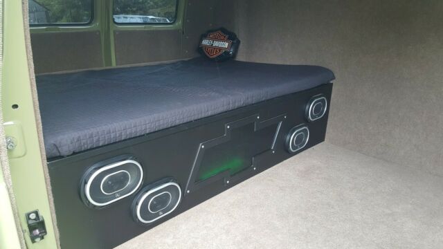 1991 Green Chevrolet G20 Van Short body