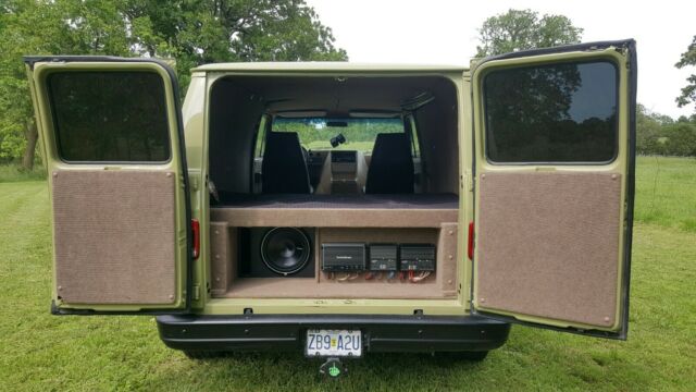 1991 Green Chevrolet G20 Van Short body