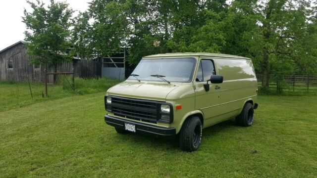1991 Green Chevrolet G20 Van Short body