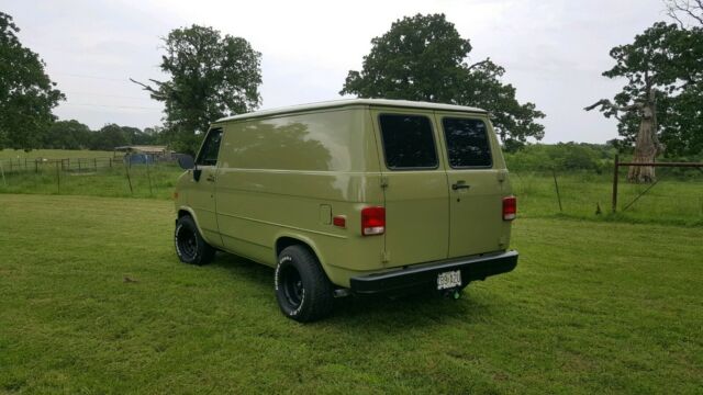 1991 Green Chevrolet G20 Van Short body