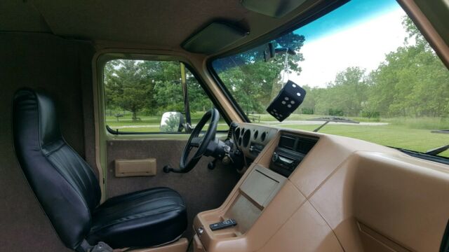 1991 Green Chevrolet G20 Van Short body
