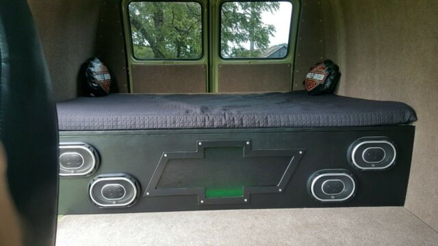 1991 Green Chevrolet G20 Van Short body