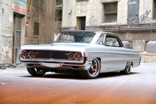 19620000 Two Tone Silver/Black Oldsmobile Custom Cruiser Coupe