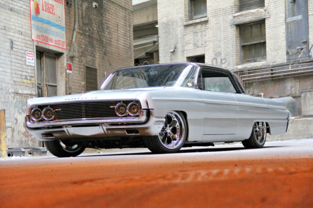 19620000 Two Tone Silver/Black Oldsmobile Custom Cruiser Coupe