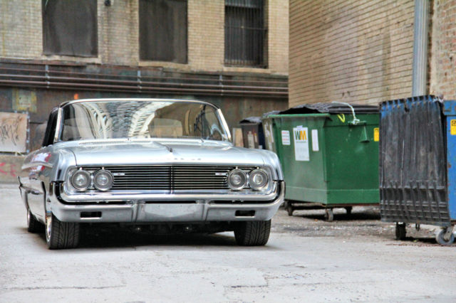 19620000 Two Tone Silver/Black Oldsmobile Custom Cruiser Coupe