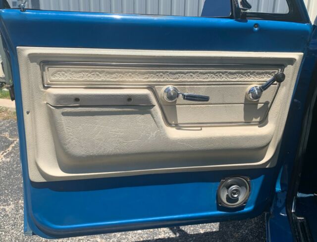 1972 Blue Chevrolet C-10 Standard Cab Pickup