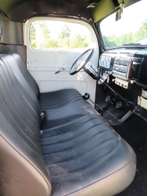 1948 Gray Ford F1 Pickup (Truck)