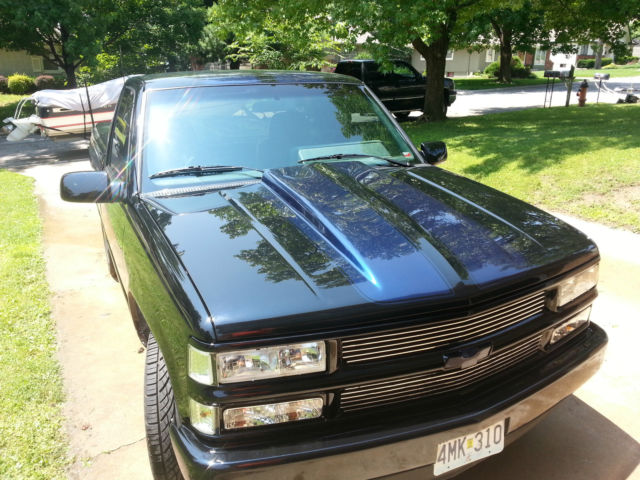 1989 black and blue GMC Sierra 1500