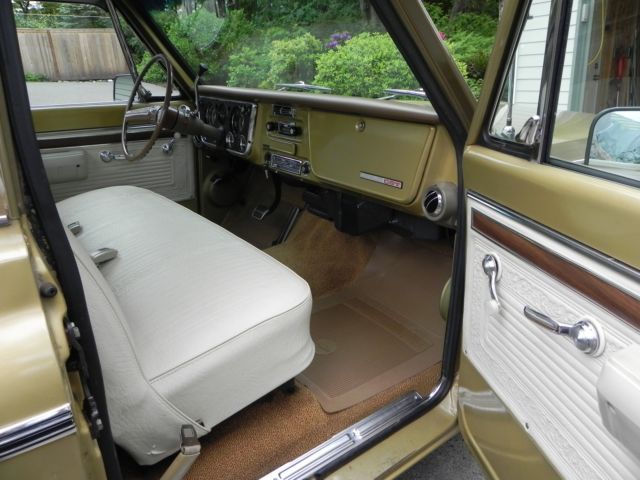 1970 Gold Chevrolet C-10 Pickup (Truck)
