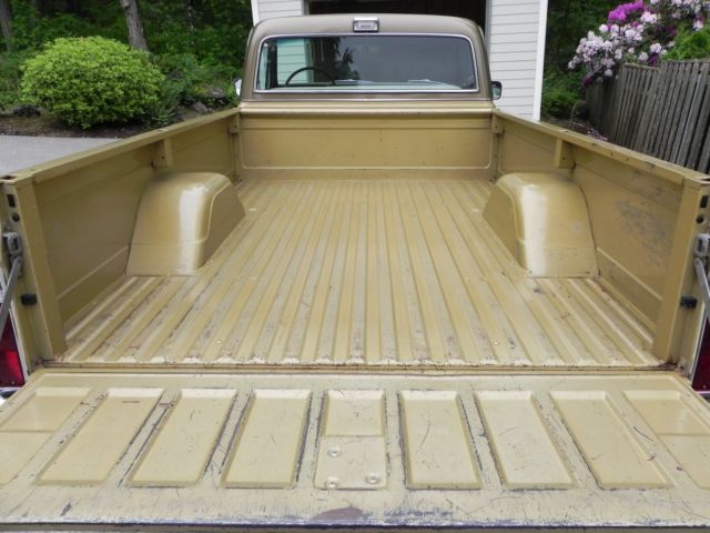 1970 Gold Chevrolet C-10 Pickup (Truck)