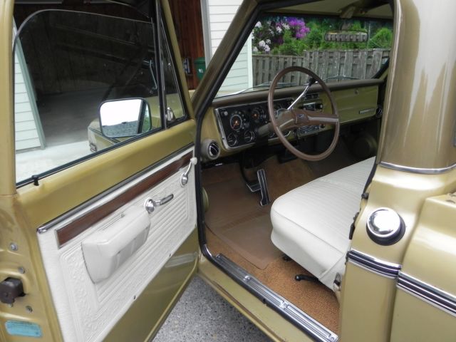 1970 Gold Chevrolet C-10 Pickup (Truck)