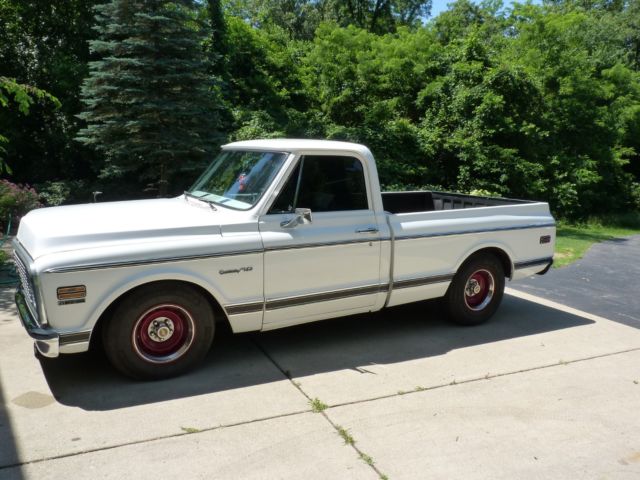 1972 White Chevrolet C-10