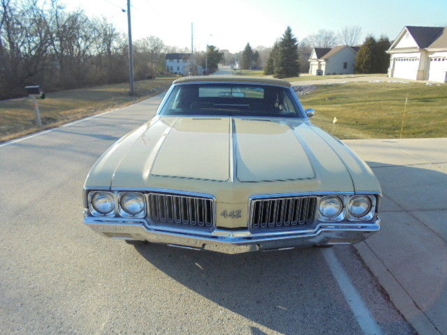 1970 Yellow Oldsmobile 442 Convertible