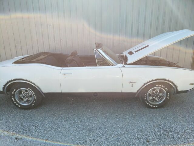 1968 White Oldsmobile Cutlass Convertible