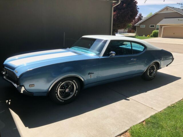 1968 Blue Oldsmobile Cutlass Coupe