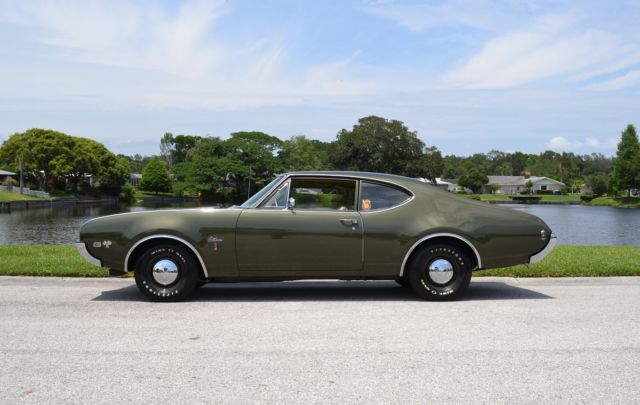 1968 Green Oldsmobile Cutlass Coupe