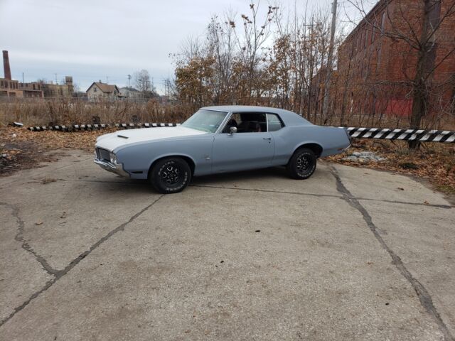 1970 Blue Oldsmobile Cutlass Coupe