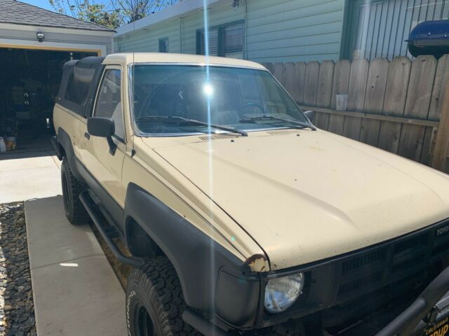 1984 Black & Tan Toyota 4Runner SUV