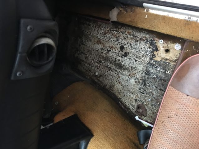 1970 white MG MGB hatchback