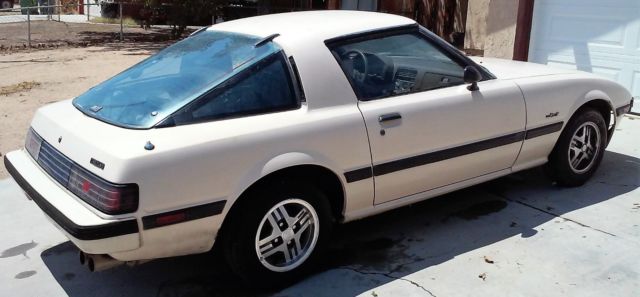 1985 White Mazda RX-7 Coupe