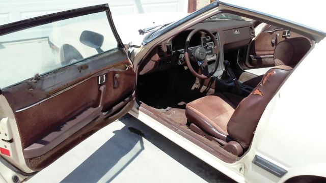 1985 White Mazda RX-7 Coupe