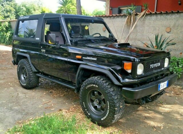 1987 Black Toyota Land Cruiser 4X4
