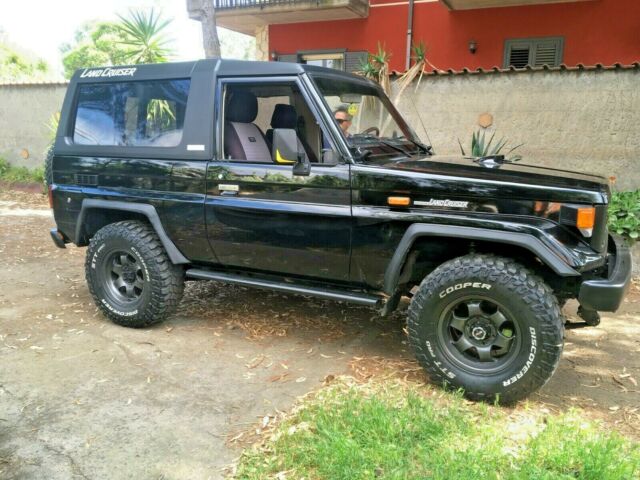 1987 Black Toyota Land Cruiser 4X4