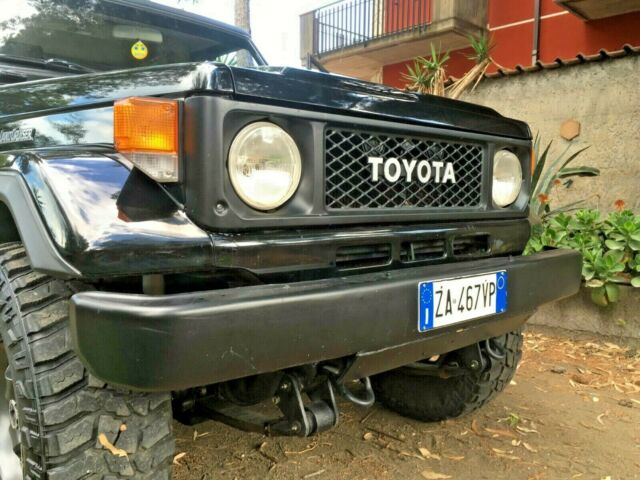 1987 Black Toyota Land Cruiser 4X4
