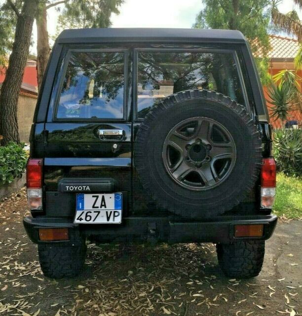 1987 Black Toyota Land Cruiser 4X4