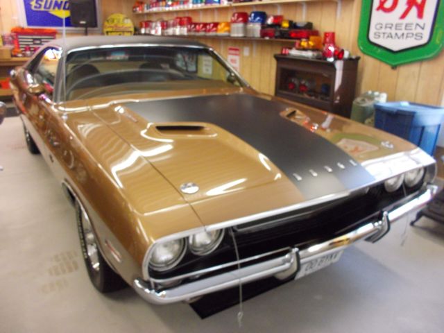 1970 Brown Dodge Challenger